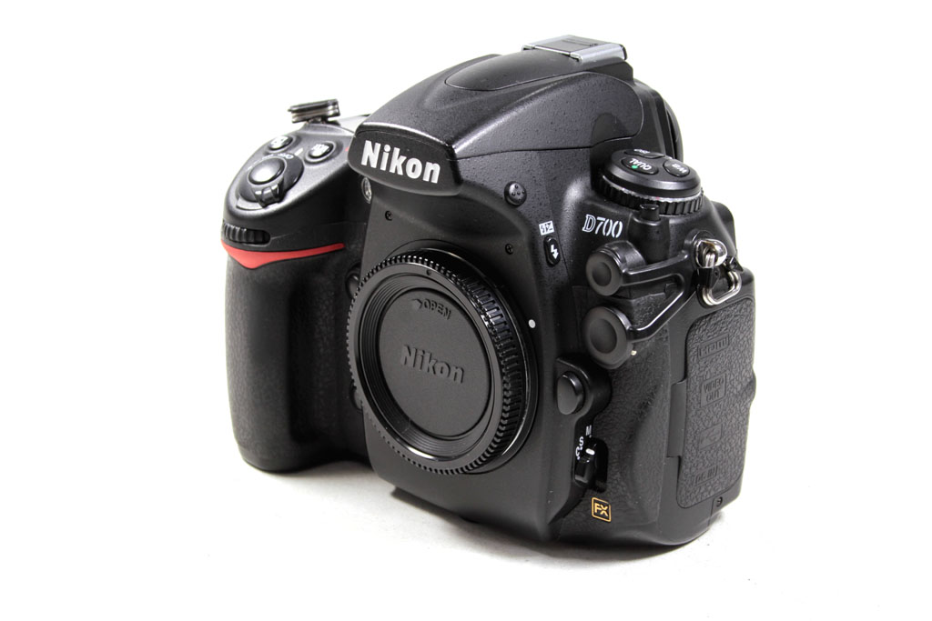 □ 往年の名機 Nikon D700 ニコンD700 ショット数は32,664 - デジタル 